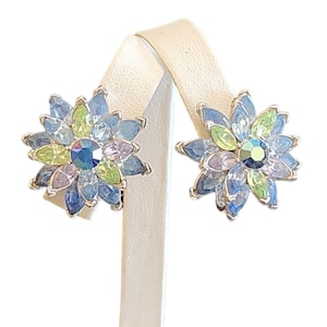 Vintage Signed Trifari Raised Rhinestone Flower Clip Earrings (A2719)