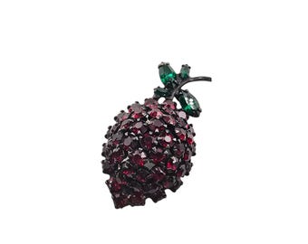 Vintage Signed Warner Strawberry Brooch (A7107)