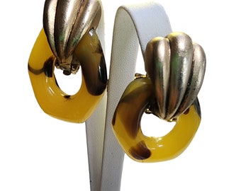 Vintage Lucite & Matte Gold Hoop Clip Earrings (A4192)