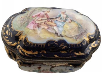 Vintage Limoges Fragonard Porcelain Hinged Footed Box Signed (A6367)