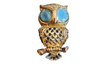 Vintage Unsigned Coro Owl Duette Fur Clip with Flawed Glass Eyes (A2708)