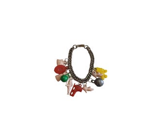 Vintage Early Plastic Charm Bracelet (A830)