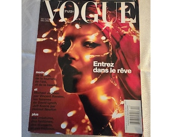Paris Vogue Dec 2001-#823 Magazine (A7212)