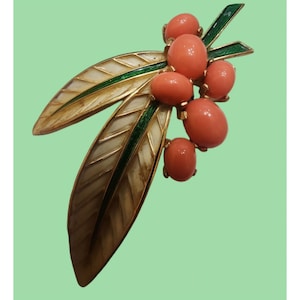Vintage Rare Trifari L&#39;Orient Coral Berries And Leaf Brooch (A4580)