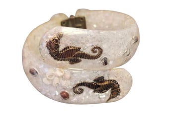 Vintage Lucite Confetti Sea Shell Mermaid Clamper Bracelet (A5709)