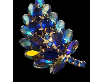 Vintage Pretty AB Blue Rhinestone Dimensional Brooch (A4777)