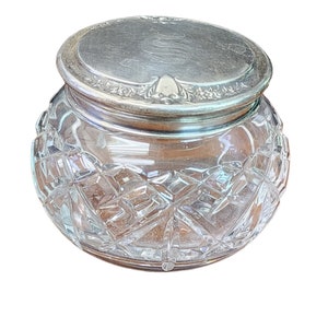 Tarro de tocador cubierto de cristal tallado en plata de ley antigua (A5093)
