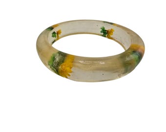 Vintage 60s Green/Light Yellow Dried Flowers Lucite/Acrylic Bangle Bracelet