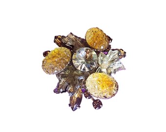 Beautiful Vintage Molded Glass Rhinestone Brooch (A1930)