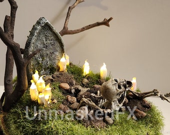 Rising Skeleton Horror - with lights! - by UnmaskedFX
