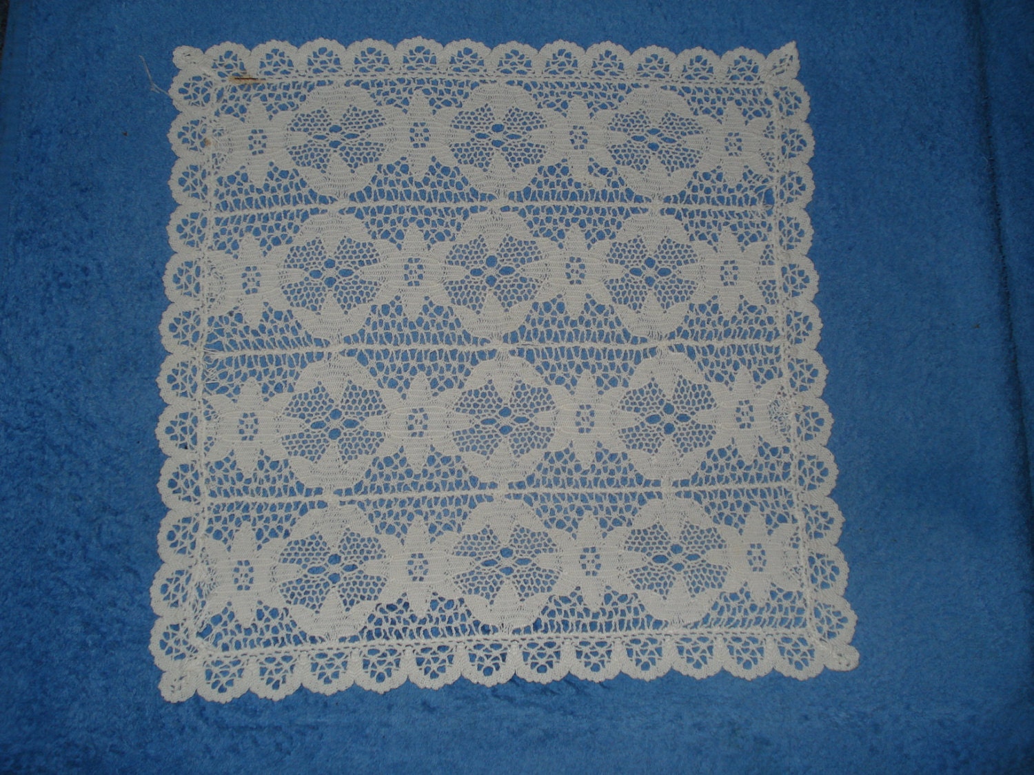 Vintage Français, Main Brodé, Crochet, Dentelle, Tissu Plateau, Square, Nappe. Chemin de Table, Napp