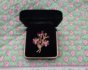 Vintage 1940s Brooch Floral Bouquet Shades of Purple and Pink Gold Color Good Condition