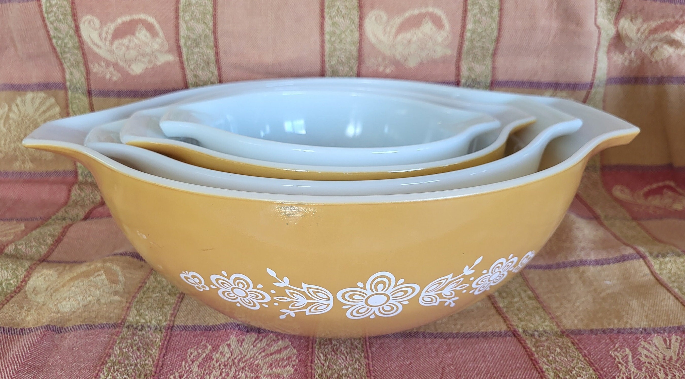 PIONEER WOMAN Bright Set of Colorful Fluted/ Nesting Mixing Bowls 