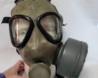 1960s U.S. Military Issue M9 Gas Mask With Canvas Bag and Additional Canister