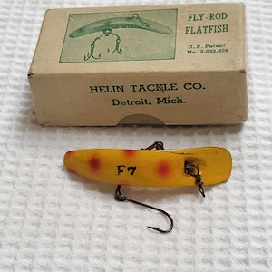 Vintage Circa 1940s Helin Flatfish Lure F7 Double Treble Hook Yellow With Red Spots Great Condition In Box U.S. Patent No. 2.033.829