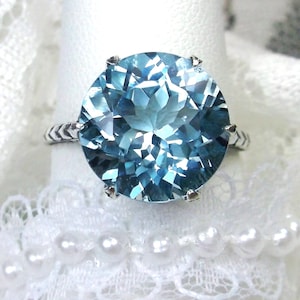 Anillo de topacio azul natural / Talla 8 / Plata esterlina / Topacio azul cielo natural de 6,9 ct / Filigrana grabada eduardiana de 1910 [En stock] Diseño n.° 37