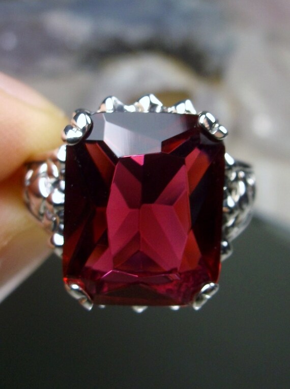 Gioielli con store rubino rosso