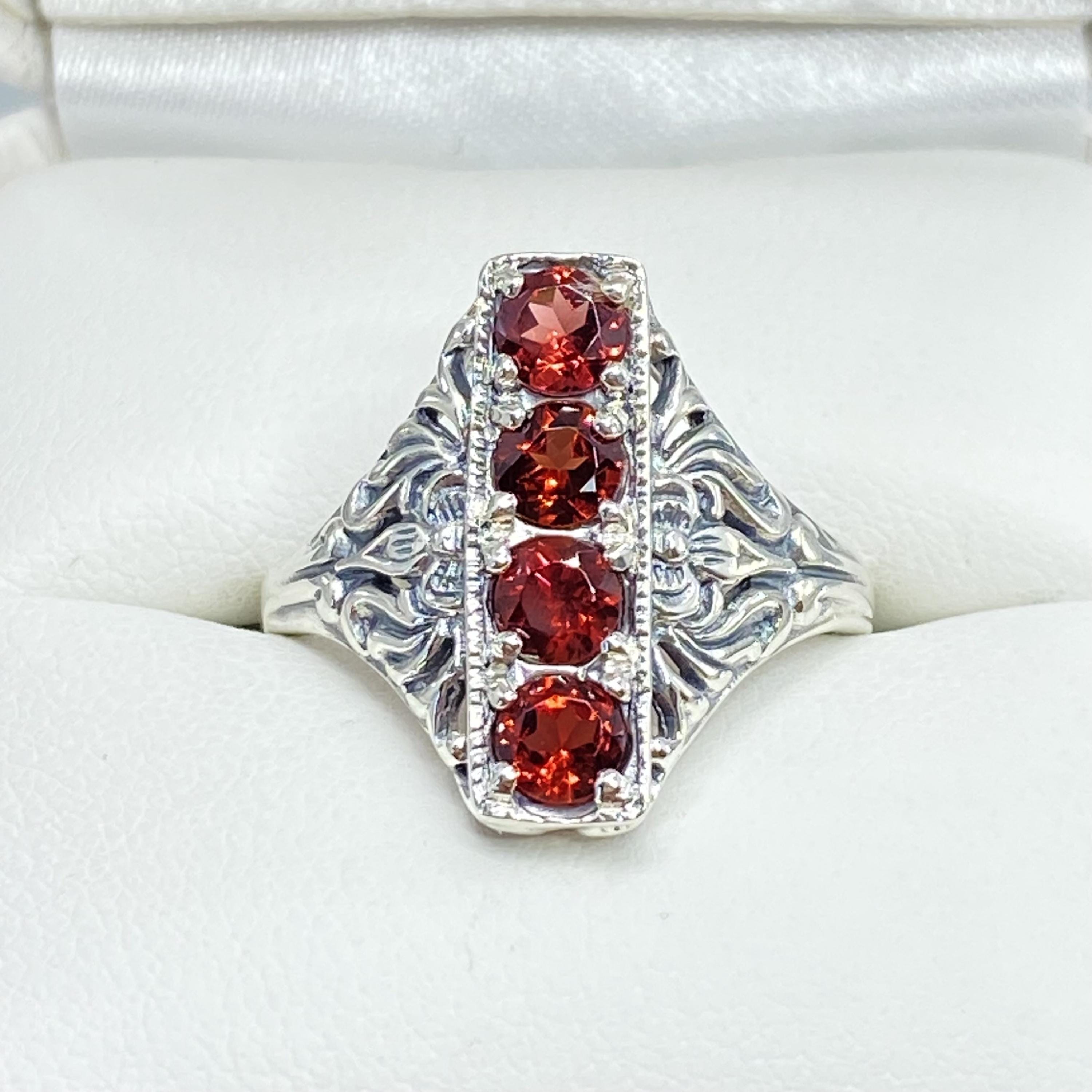 ヴィンテージ リング 宝石 ガーネット マルカジット 銀細工 フィグリー 694 天然ガーネットリング / ラウンド4ジェムセッティング、スターリング