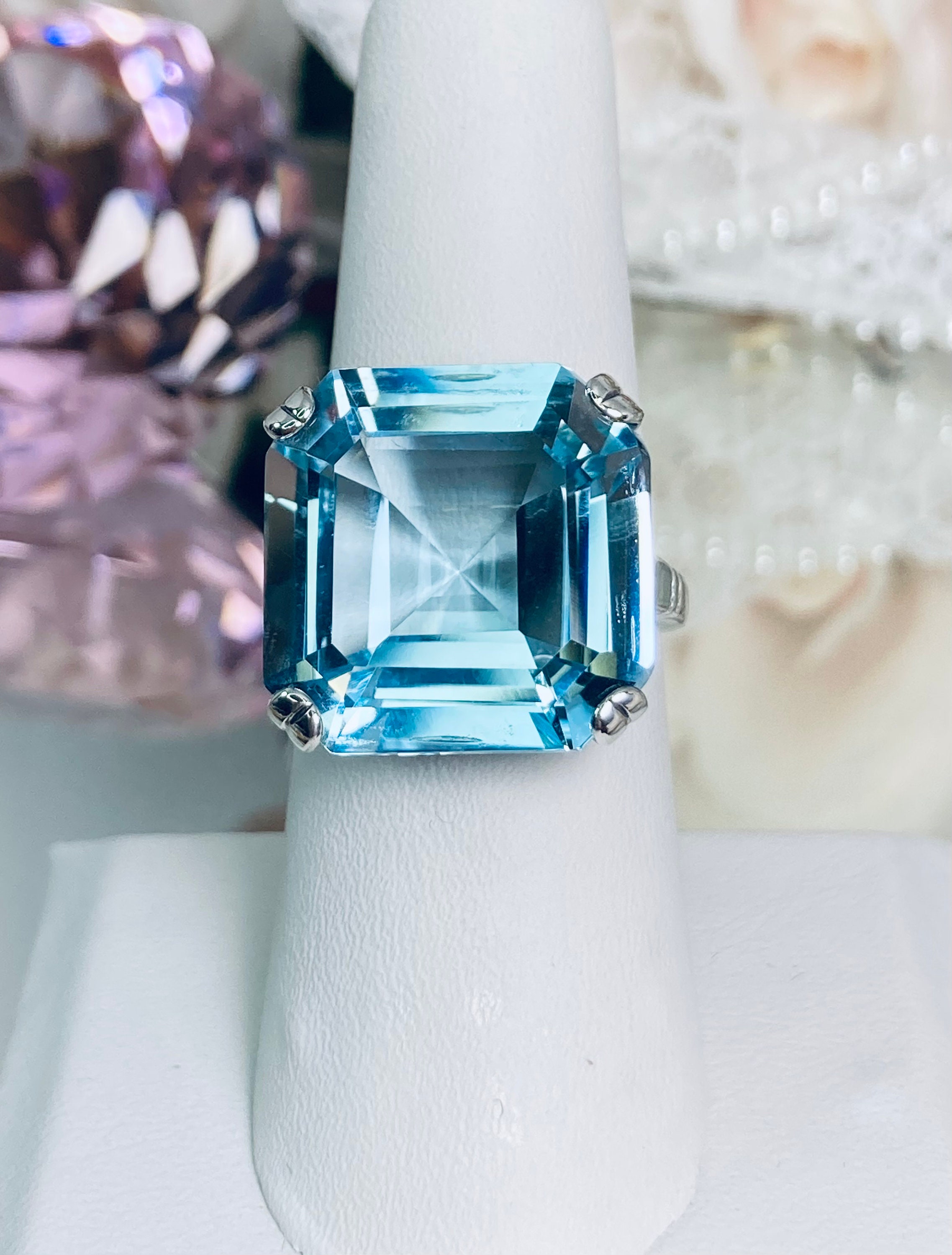 Natural Sky Blue Topaz Ring Size 9/ Sterling Silver/ 23ct Natural Sky Blue Topaz Ring Size 9/ Sterling Silver/ 23ct