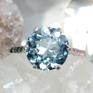 Anillo de topacio azul natural, talla 6 / Plata de ley, 2,5 ct, topacio cielo de corte redondo, estilo eduardiano de 1910, filigrana grabada [En stock] Diseño n.° 37z