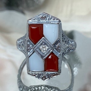 Anillo antiguo de diamantes y conchas / Oro blanco de 14 quilates / Anillo de diamantes con filigrana de coral y conchas Talla 5.25