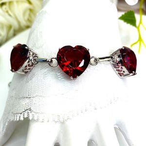 Rubinrött armband • 925 sterlingsilver • Simulerad hjärtsten • Viktorianska filigransmycken • Justerbar • Tillverkad på beställning | Design#B38