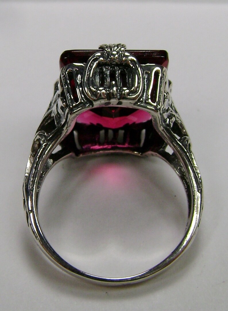Rubinring - Storlek 6/ Rektangulär 10ct Simulerad Röd Ädelsten med Art Deco-lövfiligran i Sterlingsilver [I lager] Design#15 bild 8