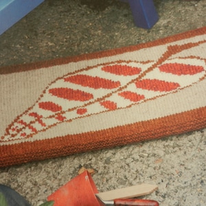Knitting Pattern Mens Womens Garden Kneeling Pad Leaf Design Aran Vintage