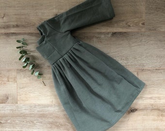 Fern green linen Meadow dress with wooden buttons