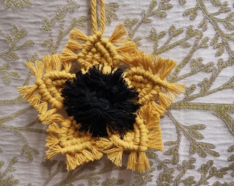 Macramé Sunflower wall hanging cotton cord.