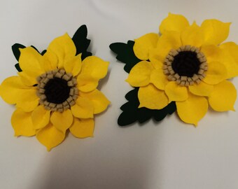 Handmade felt Sunflower broach with 2 leaf's, with either a Gold plated broach pin or a Sliver plated push pin