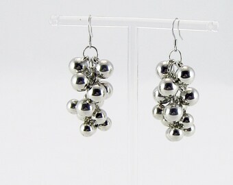 Earrings - Shiny Silver Balls On Rings Suspended From French Wires (E099)