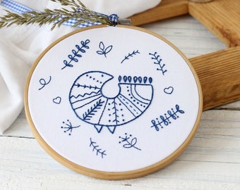 Folk bird hand embroidery pattern, scandinavian decor, folk embroidery PDF, 6" hoop art, one color pattern