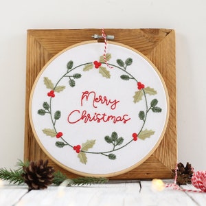 Christmas hand embroidery pattern, Merry Christmas wreath, embroidery hoop art