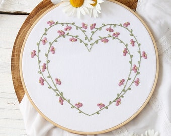 Motifs floraux de broderie à la main, pdf de broderie de coeur, cadeau de mariage de DIY