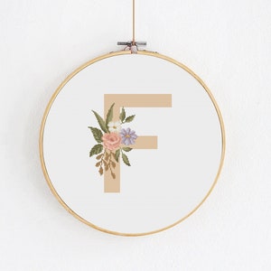 Monograma F com flores, padrão moderno de ponto cruz, alfabeto decorativo floral, anúncio de nascimento de menina, artesanato de decoração de parede DIY