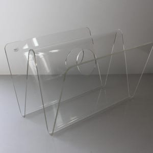 magazine rek, perspex, plexiglas, kunststof tijdschriftenrek, krantenbak, LP rek, C.C. design, hollywood regency, lucite, jaren 80