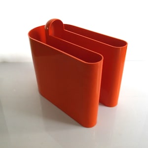 Revistero de diseño vintage, años 70, naranja, diseño; Rodolfo Bonetto, Bilumen Portariviste, Italia, Era Espacial