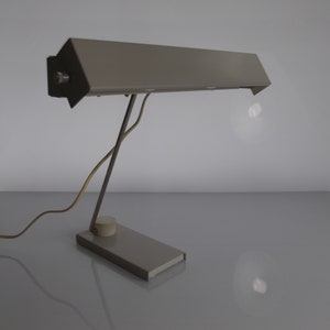 Schreibtischlampe, Tischlampe, hergestellt von PGH Beleugungskorper, Ostdeutschland 1960er Jahre, Industrielampe, Designlampe