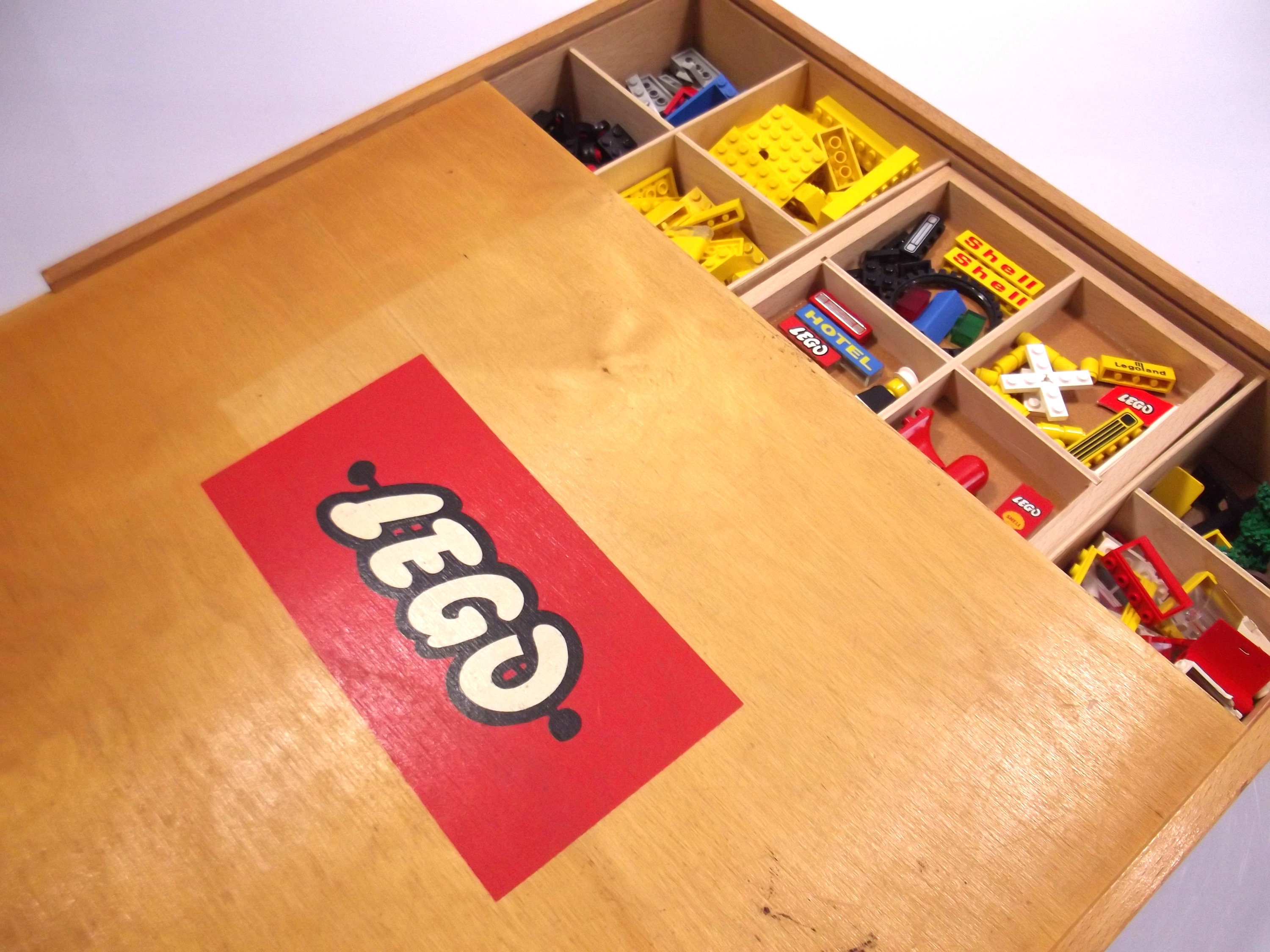 Vintage houten Lego gevulde Lego opslag kist - Nederland