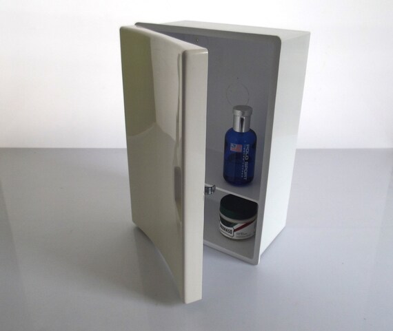 Plastic Medicine Cabinets at