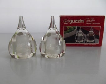 Guzzini design salt and pepper set, salt shaker, model; teardrops, design; Luigi Massoni, Italy 1980s, space age design, new old stock