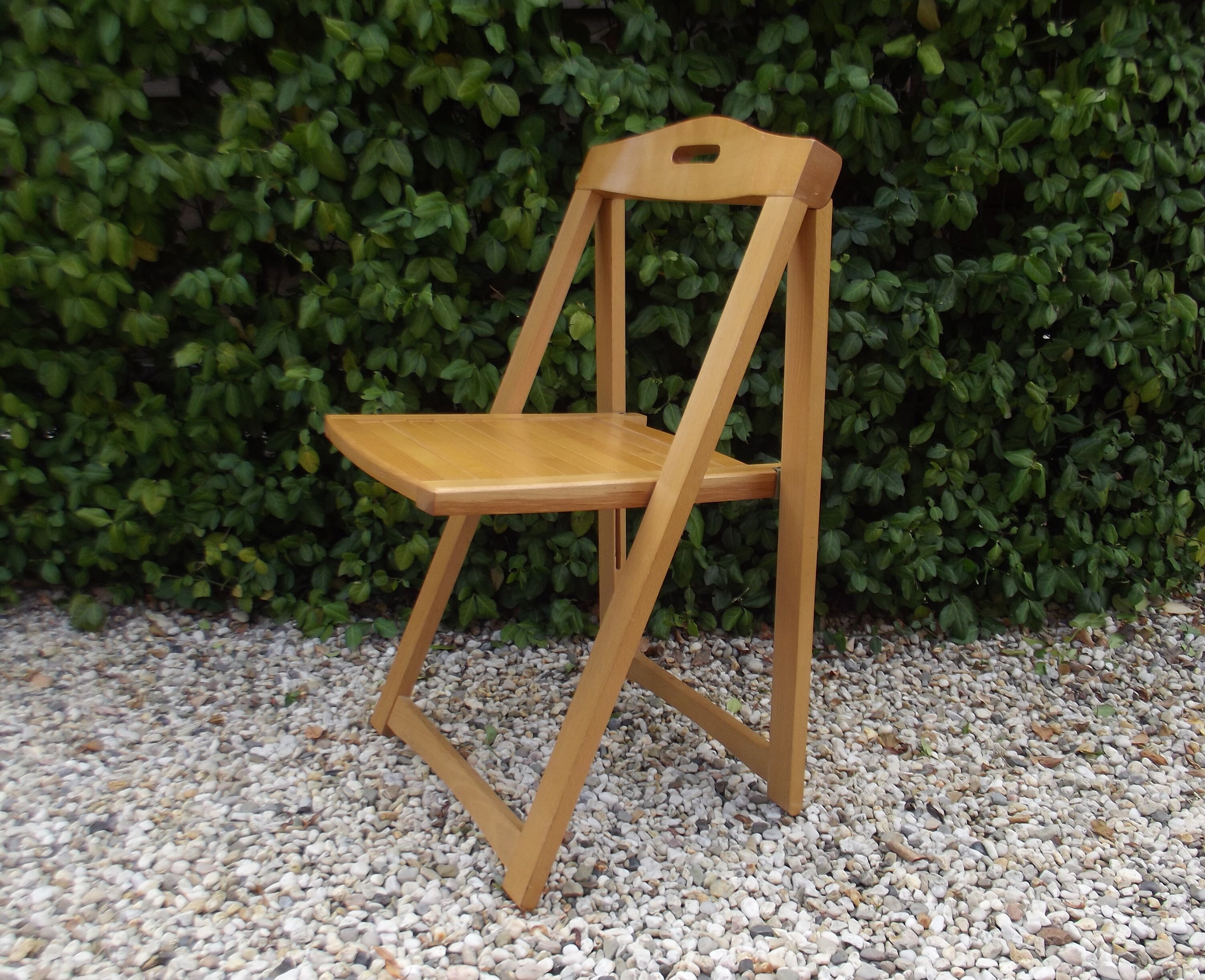 Wooden handle chair deals