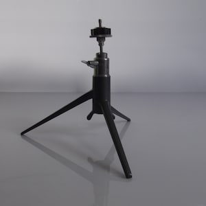 Leitz TOUG 14101, Ernst Leitz - Wetzlar - Tyskland litet bordstativ, stativ, med kulmekanism, 1950-tal