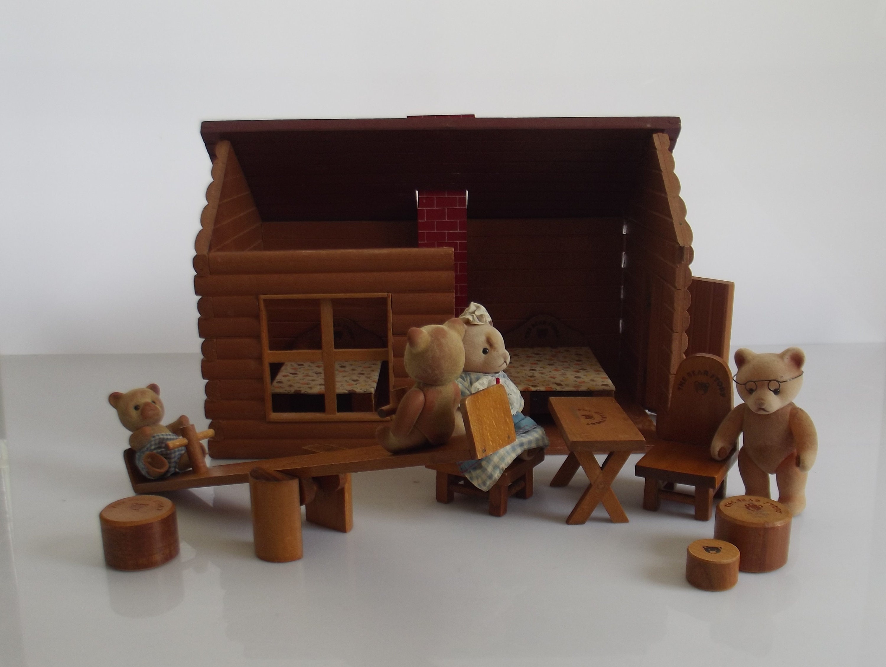Teddy bear story, the bear story, playhouse with furniture and 