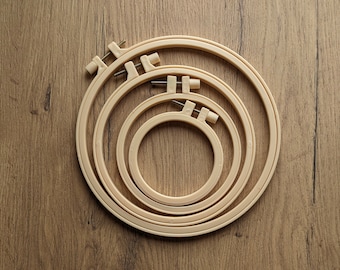 Plastic embroidery hoops with an extra-tight grip in different sizes.