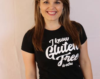 T-shirt graphique noir « I know Gluten Free is extra »