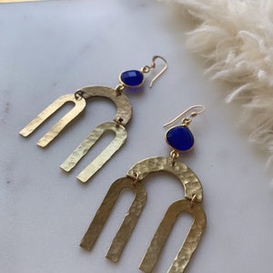 Messing Deko Ohrringe, Blaue Chalcedon Edelstein Ohrringe, Statement Ohrringe, Kronleuchter Ohrringe, Muttertag Geschenk, Boho Ohrringe, Braut