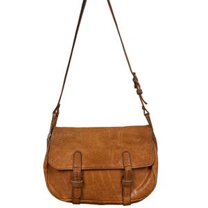 Bolso bandolera estilo hippie bohemio de piel color canela vintage de los años 60 y 70 para mujer