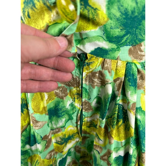 1950s Green Floral Shirt Waist Day Dress Fit Flar… - image 5